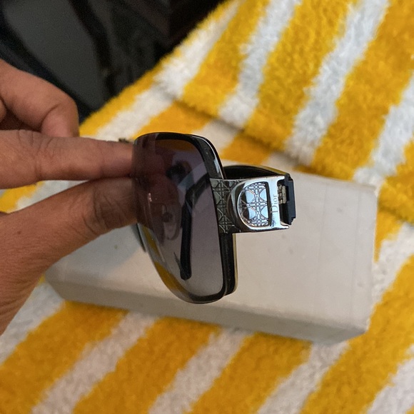 DIOR❌❌ SUNGLASSES💯 authentic - Picture 2 of 8